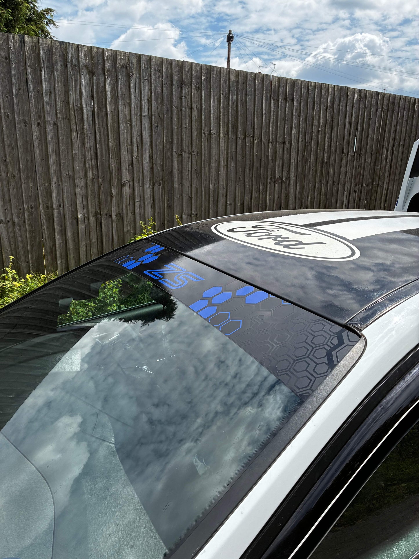 18867908-0A14-4A1E-BB97-DC5C6018317C - R&E Wraps and Graphics LTD - Honey Comb ZS Sunstrip - ford, ford focus, ford zs, honeycomb, st, st honey comb, st sunstrip, sunstrips, ZS