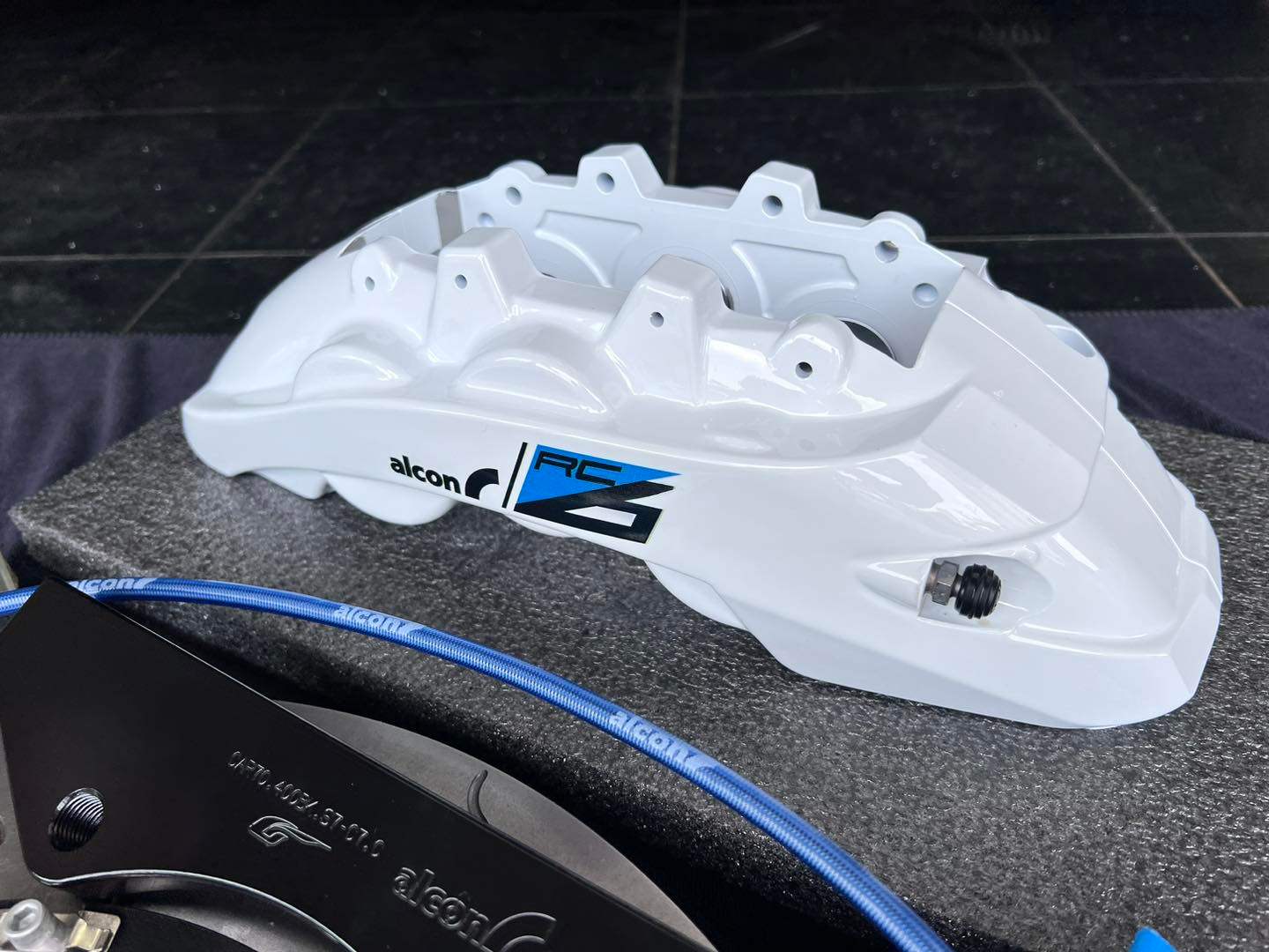 335414812_934504844253121_7500598472121406941_n - R&E Wraps and Graphics LTD - Alcon RC6 Brake Caliper Sticker Set - alcon