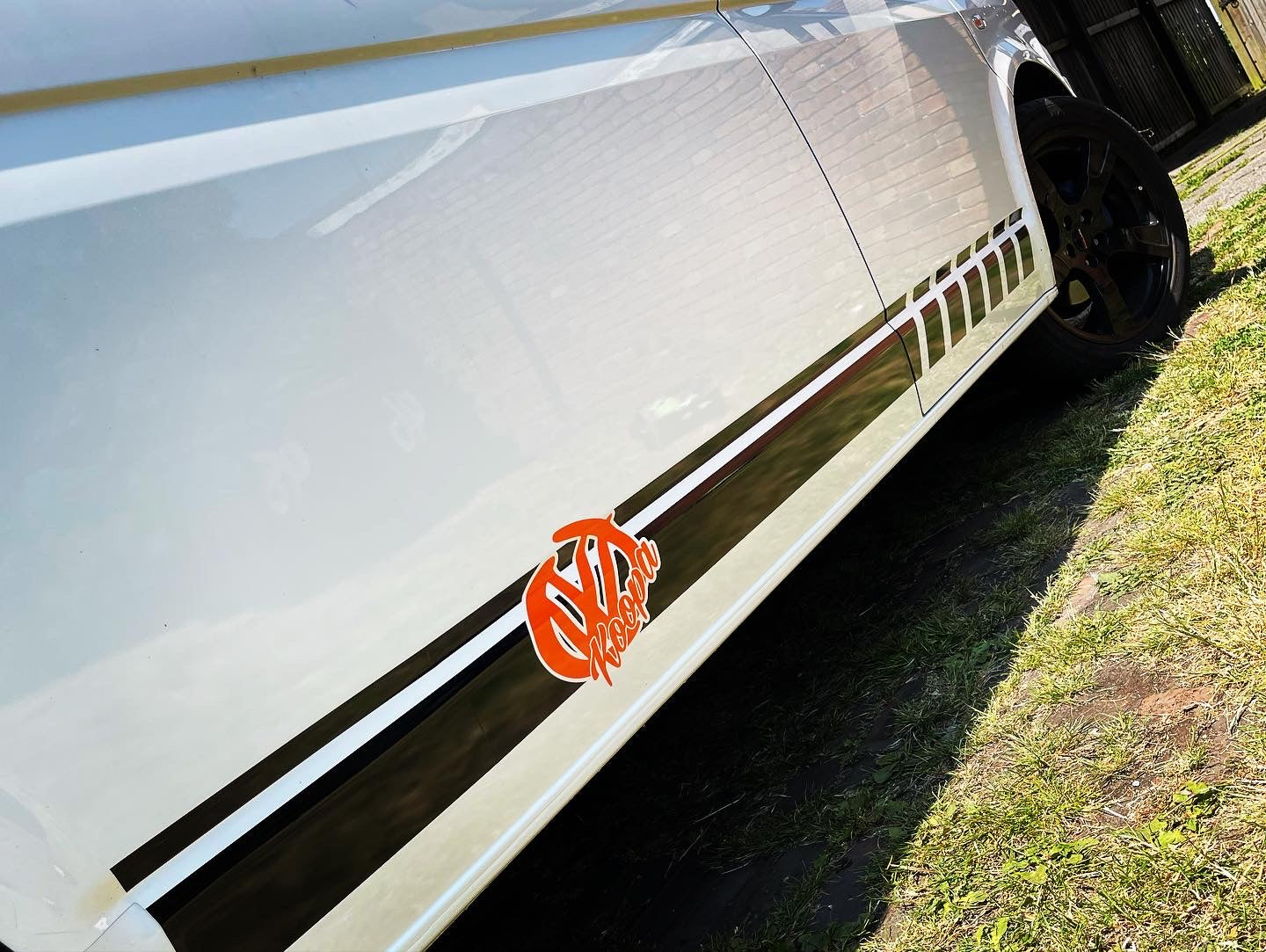Volkswagen T5 LWB Personalised Transporter Side Stripes