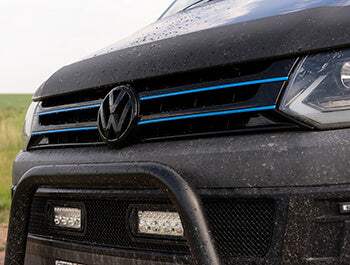IMG-6147 - R&E Wraps and Graphics LTD - Volkswagen T5/T6 Front Grill pinstripes - Pinstripe, Pinstripe wind deflector, pinstripes, T4, t5, Transporter t6, Volkswagen, Wind deflector pinstripes