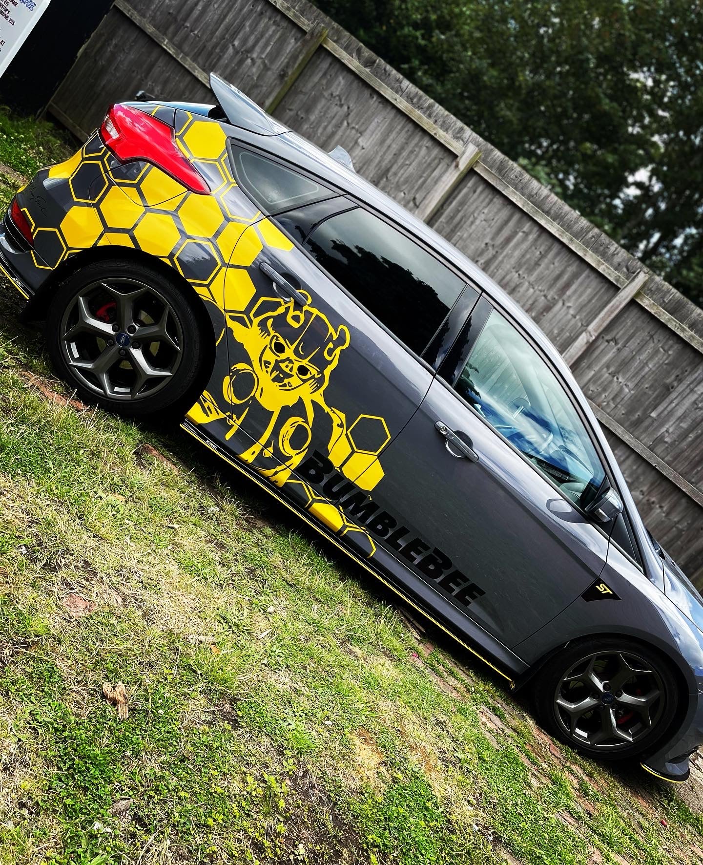 Honey Comb Bumble Bee Graphic Kit Ford Focus MK3