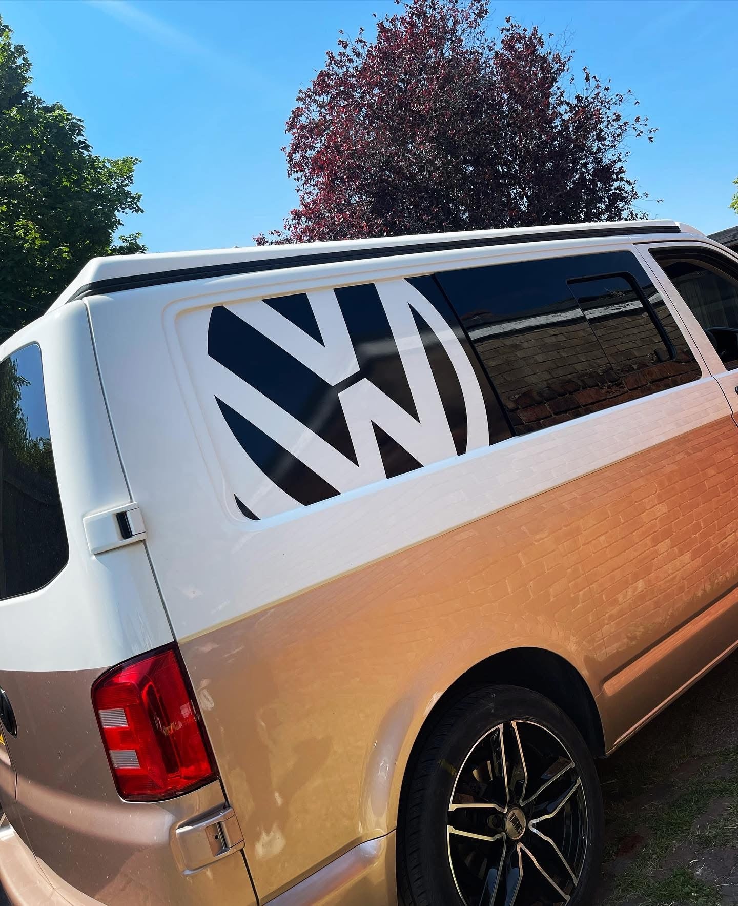 Volkswagen T5 T6 kurzer Radstand Seitenverkleidungsaufkleber x2